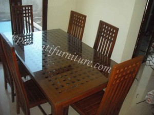 Kursi Makan Minimalis Balero