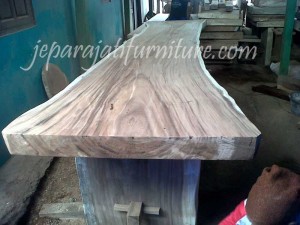 Meja Trembesi Solid