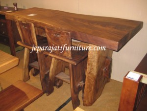 Meja Bar Antik Trembesi