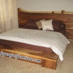 Tempat Tidur Trembesi Antik