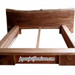 Tempat Tidur Trembesi Antik