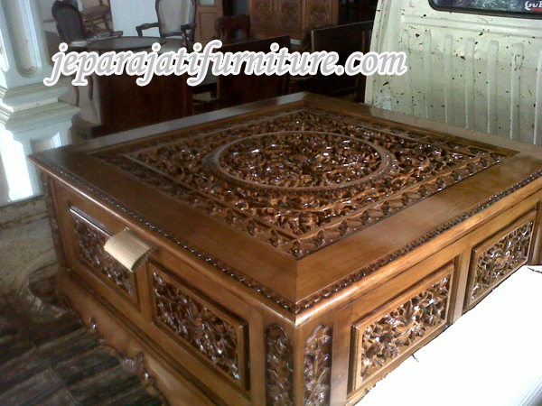 Meja Kopi Ukir