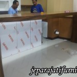 Meja Bar Kayu Alami