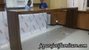 Meja Bar Kayu Alami