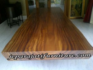 Meja Kayu Besar