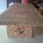 Meja Kayu Besar