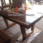 Meja Trembesi Belah Dua Sisi