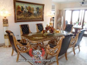 Kursi Meja Makan Ukiran Mewah Gold